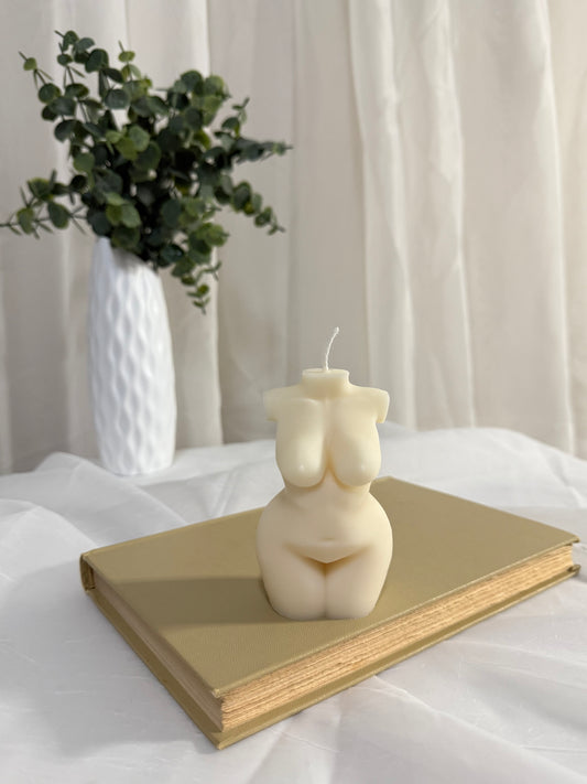 NUDE WOMAN